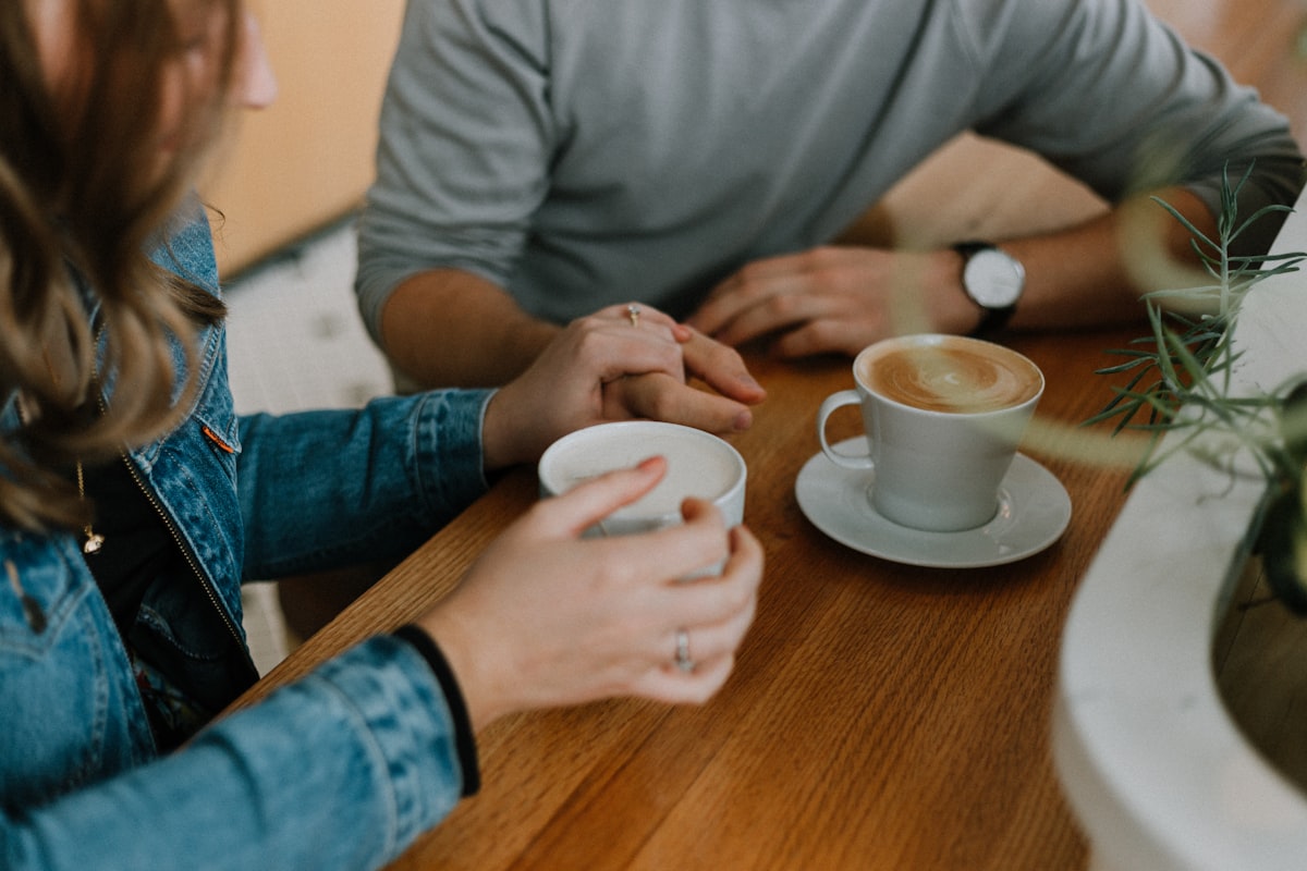 Waarom eerlijkheid de grootste datingtrend is geworden